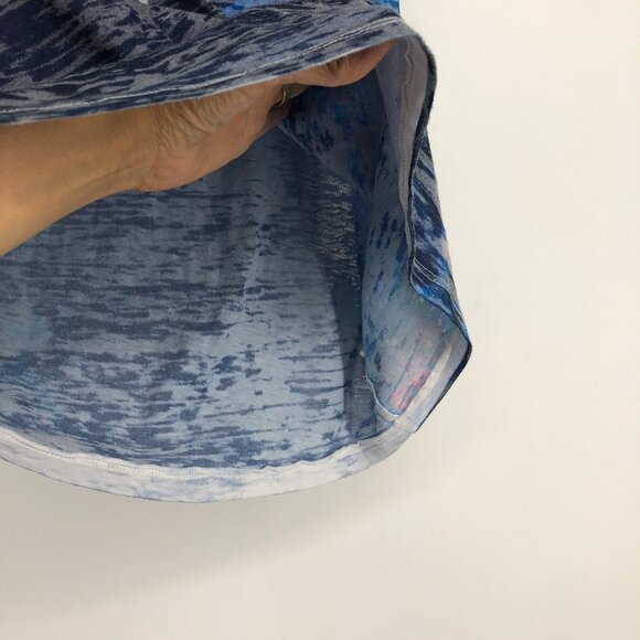 Revolution by Ricki's blue floral short sleeve v-neck t-shirt size M - Picture 7 of 14